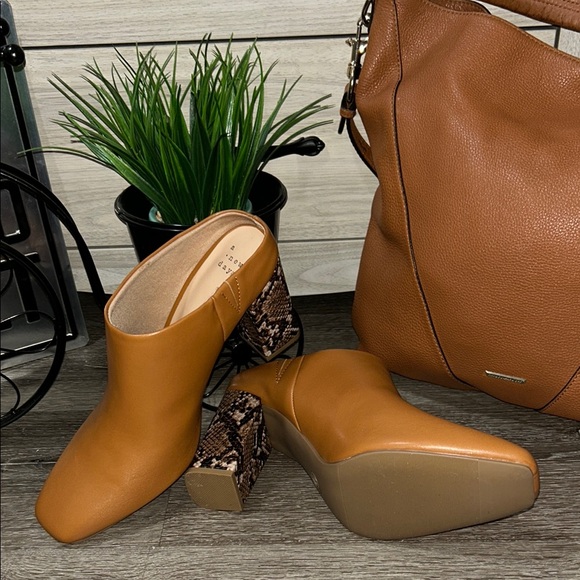 A New Day Tan Mules Smooth Leather Slip-On - Picture 8 of 12